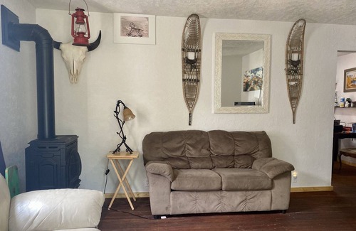 Central - Terry Cabaña | Howard's Hideaway Cottage - Unique Montana Retreat