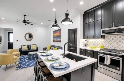 Flour Bluff Casa | Howdy Holiday: Laguna Oasis