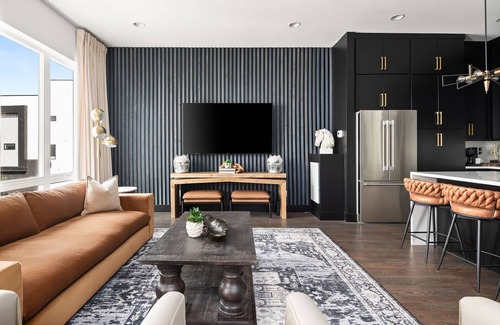 Katie Hill Neighborhood Condominio | Howdy Honey! 8 Beds ~ Hot Tub with Double Deck Rooftop & Amazing City Views ~ 3 Miles to Broadway!