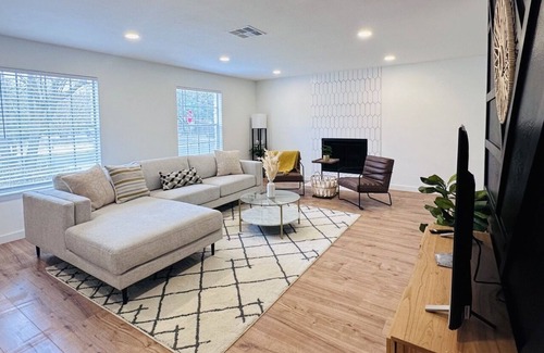 Milwood Casa | Howdy! Modern stay in Austin