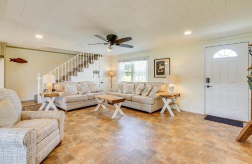 Howe Casa | Howe Retreat with Fire Pit and Private Boat Dock!