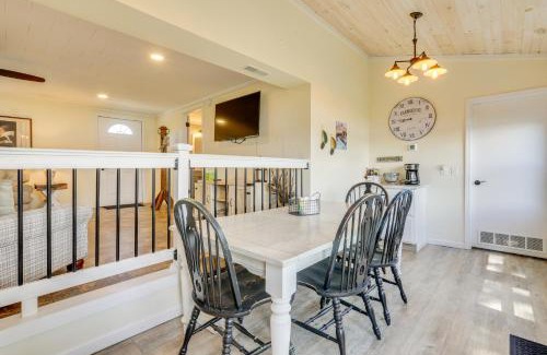 Howe Casa | Howe Retreat with Fire Pit and Private Boat Dock!