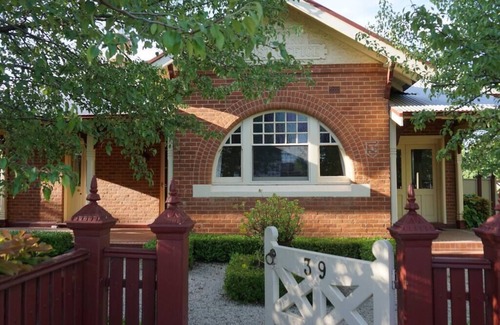 Howlong Apartamento | 'Howlong Old Post Office Luxury Suite'