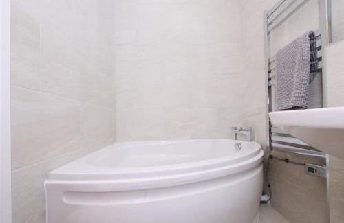 York Casa | Hoxne Cottages - Daisy Cottage with private hot tub