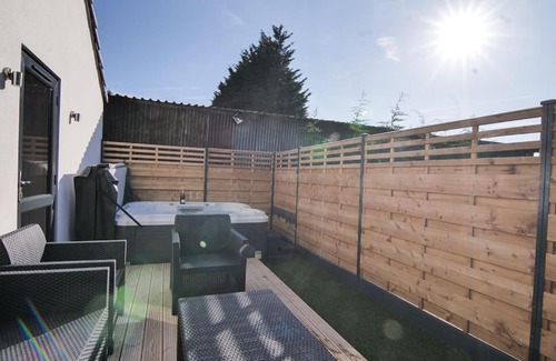 York Casa | Hoxne Cottages - Rose Cottage with private hot tub