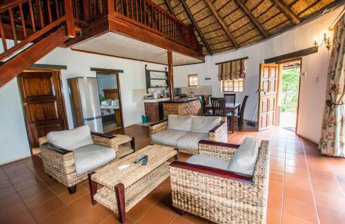 Kareeberg Cabina | Hoyohoyo Koeltehuis Farm Lodge