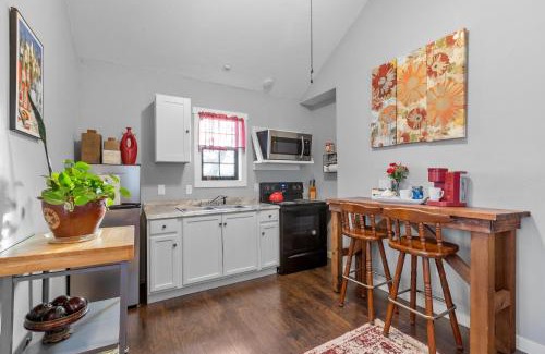 Fredericksburg Casa | HR Cabin 1 - The Red Cabin