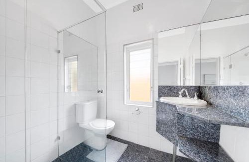 North Sydney Apartamento | HSNS1 - Bask in Sydney's Beauty at Harbourview Haven Apt