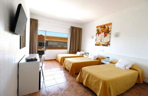 Palmanova Hostal | HSR Gil