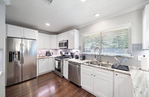 Willow Meadows/Willowbend Area Casa | Htown Home Near NRG, Med Center | BBQ Yard Games