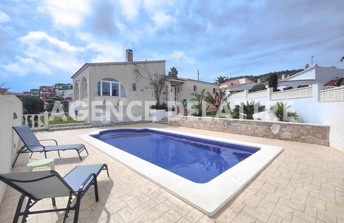 Peñíscola Chalet De Esquí | Villa privada con piscina, 3 dormitorios + 2 baños