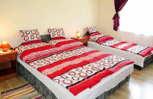 Balatonszarszo Casa | Casa de vacaciones Brigi (SZA113) en Balatonföldvar/Szarszo - 10 personas, 4 dormitorios