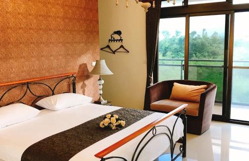 Shoufeng Cama Y Desayuno | Hu Moon Lake