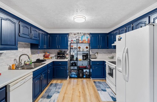 Fayetteville Casa | Hub of The Town - Home Away Vibes-king size Comfort ,10% off for Libra Season