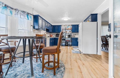 Fayetteville Casa | Hub of The Town - Home Away Vibes-king size Comfort ,10% off for Libra Season