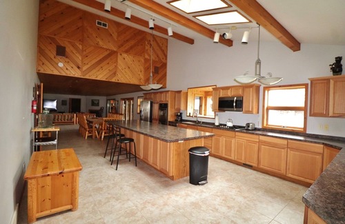 Hubbard Lake Casa | Propiedad frente al mar del lago Hubbard 4 habitaciones / 4 baños - 4400 pies cuadrados
