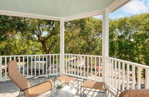 Charleston County Condominio | Huckleberry by Avantstay Classic Charleston Home Close to Beach Outdoor Dining