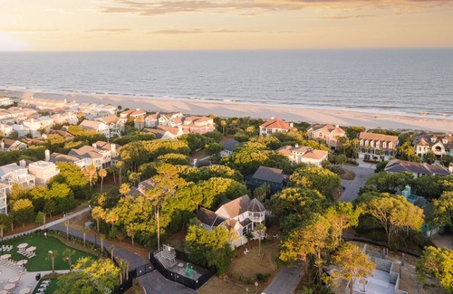 Charleston County Condominio | Huckleberry by Avantstay Classic Charleston Home Close to Beach Outdoor Dining