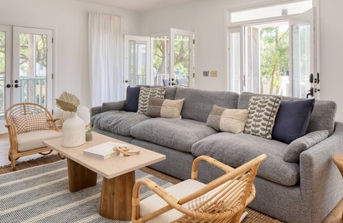 Charleston County Condominio | Huckleberry by Avantstay Classic Charleston Home Close to Beach Outdoor Dining