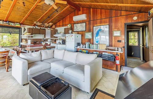 Montague Cabaña | Huckleberry Hideaway: A Lake Michigan Sunset Retreat. Pet friendly!