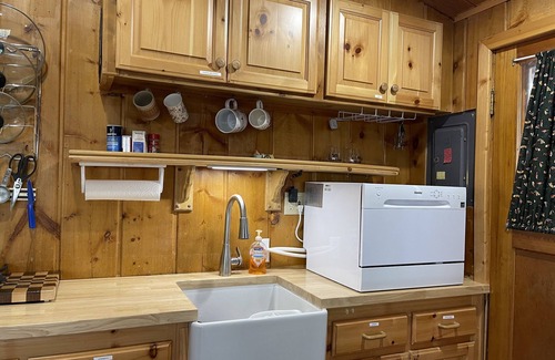 Last Chance Cabina | Huckleberry Hut | Yellowstone Cabin|