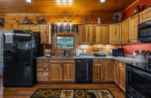Maggie Valley Cabina | Huckleberry Lodge ~ Fall Color ~ New Cabin by Willow Tree Cabins