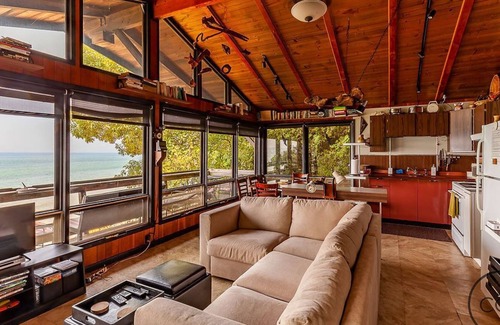 Montague Cabaña | Huckleberry's Hideaway