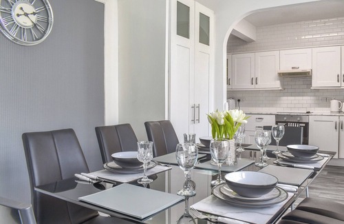 Huddersfield Cabaña | Huddersfield House, Wood View