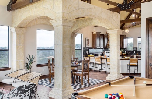 Travis Landing Casa | Hudson by AvantStay | W/ Beautiful Views, Multiple Living Areas, Pool & Games