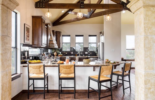 Travis Landing Casa | Hudson by AvantStay | W/ Beautiful Views, Multiple Living Areas, Pool & Games