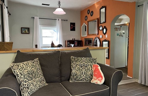 Old North Columbus Casa | Hudson Cottage | Fast WiFi!