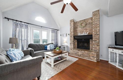 Clarksville Casa | Hudson House 0.2 Miles to Red River w/King Bed (1726 Broadripple Drive)