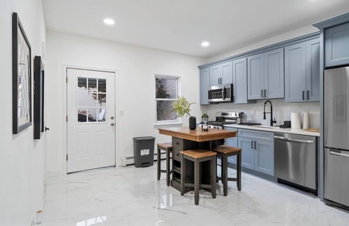 Constable Hook Casa | Hudson Oasis | Sleeps 10 | NYC| EWR | Free Parking