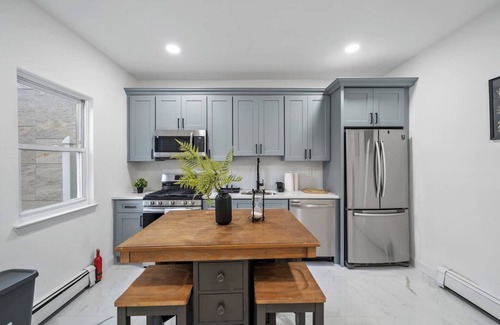 Constable Hook Casa | Hudson Oasis | Sleeps 10 | NYC| EWR | Free Parking