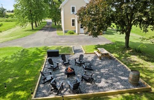 Hudson Casa | Hudson Restored Farmhouse with Fire Pit