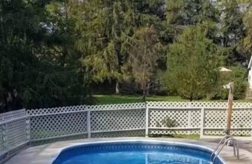 Hudson Casa | Hudson Valley 5 Bedroom Retreat with Pool