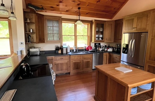 Niverville Casa | Hudson Valley Lakefront Gem: 6 Bedrooms & Private Waterfront