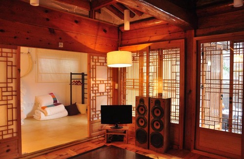 Gahoe-dong Casa | Hueahn Hanok Guesthouse