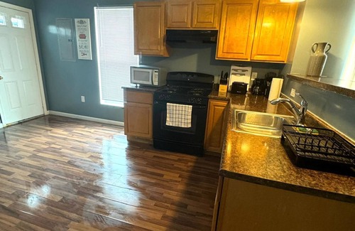 Downtown Baltimore Apartamento | HUGE 2 Bedroom Apt FREE parking II Queen Bed