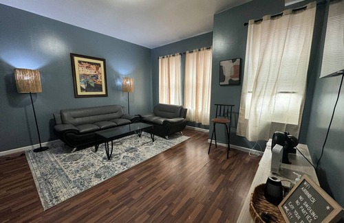 Downtown Baltimore Apartamento | HUGE 2 Bedroom Apt FREE parking II Queen Bed