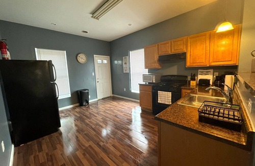 Downtown Baltimore Apartamento | HUGE 2 Bedroom Apt FREE parking II Queen Bed