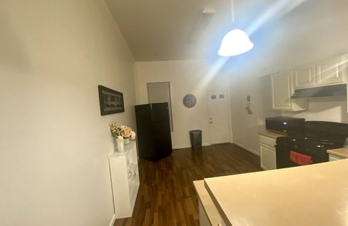 Downtown Baltimore Apartamento | HUGE 2 Bedroom Apt w/king bed, FREE Street Parking