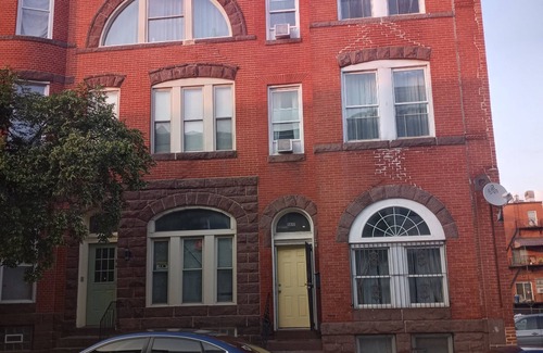 Downtown Baltimore Apartamento | HUGE 2 Bedroom Apt w/king bed, FREE Street Parking