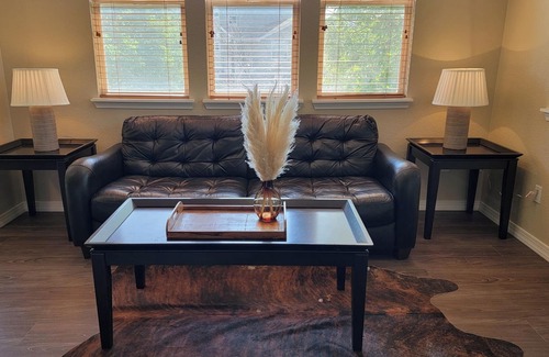 Cottonwood Condominio | Huge 2 Bedroom Condo with Attached Garage!