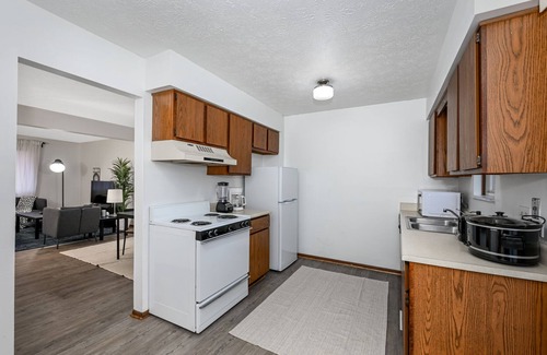 Northwest Akron Apartamento | Huge 2bd - Haven for Travelers