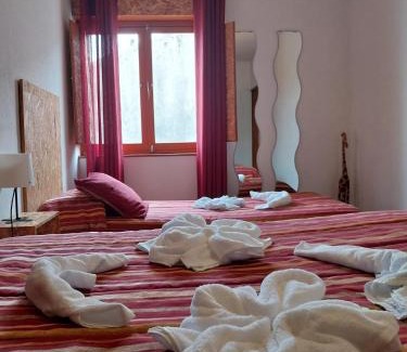 Seia Apartamento | Huge 3 Bedrooms Balcony Flat for 8 pax