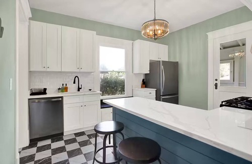 Lebanon Casa | Huge 4 Bedroom Home in Lebanon: 30 min to Indy and Grand Park, Sleeps 14