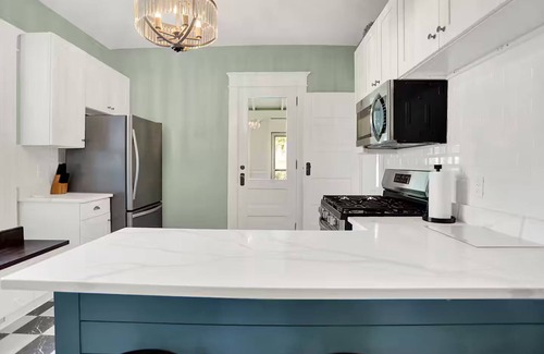 Lebanon Casa | Huge 4 Bedroom Home in Lebanon: 30 min to Indy and Grand Park, Sleeps 14