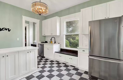 Lebanon Casa | Huge 4 Bedroom Home in Lebanon: 30 min to Indy and Grand Park, Sleeps 14
