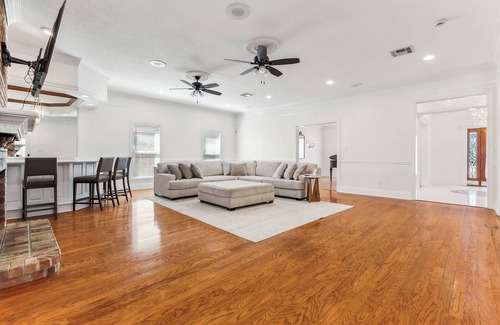Metairie Casa | Huge 4 Bedroom House Near Lake Ponchartrain